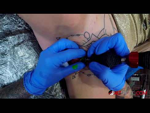 ❤️ Fìor tattooed hottie Sully Savage fhuair tattoo air a clitoris ❤❌ Gnè càileachd aig gd.virtsextor.ru ☑